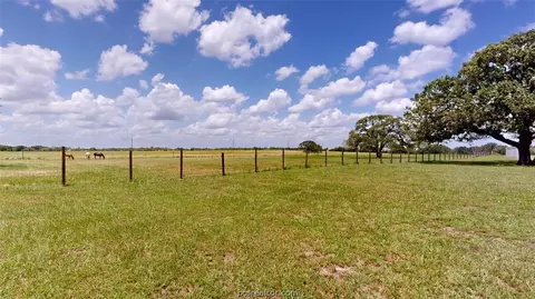 5177 Wilcox Ln, Bryan, TX 77808 photo 5