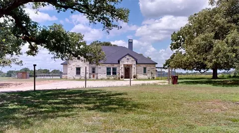 5177 Wilcox Ln, Bryan, TX 77808