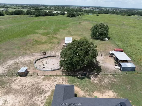5177 Wilcox Ln, Bryan, TX 77808 photo 2
