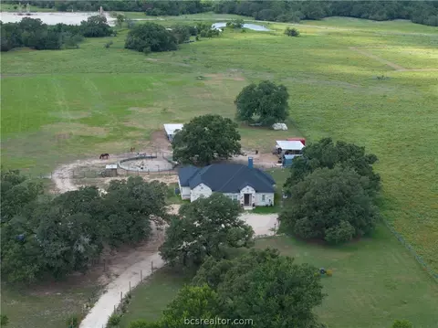5177 Wilcox Ln, Bryan, TX 77808 photo 4