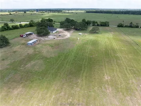 5177 Wilcox Ln, Bryan, TX 77808 photo 3