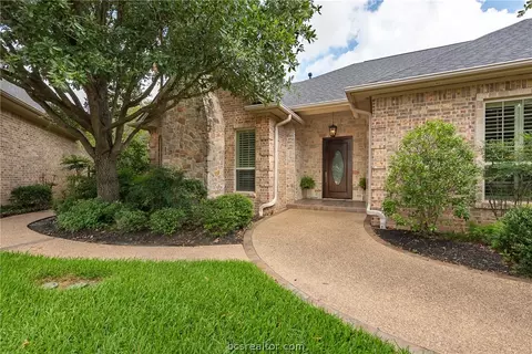 3808 Park Village Ct, Bryan, TX 77802