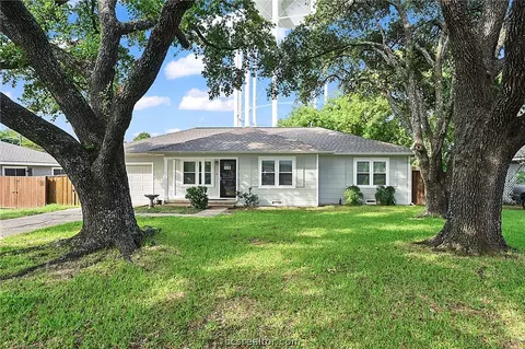 1606 E 28th St, Bryan, TX 77802
