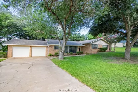 816 N Gray St, Caldwell, TX 77836