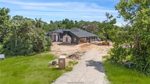 2402 Yorkshire, Franklin, TX 77856