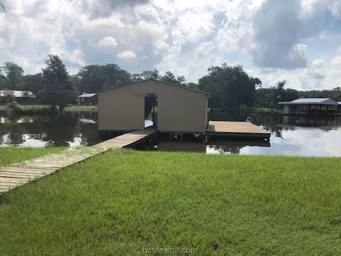 11744 Riley Green Rd, Franklin, TX 77856
