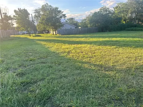 1514 Dansby St, Bryan, TX 77803