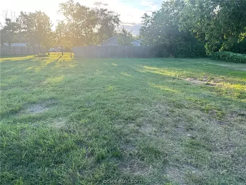 1518 Dansby St, Bryan, TX 77803 photo 3