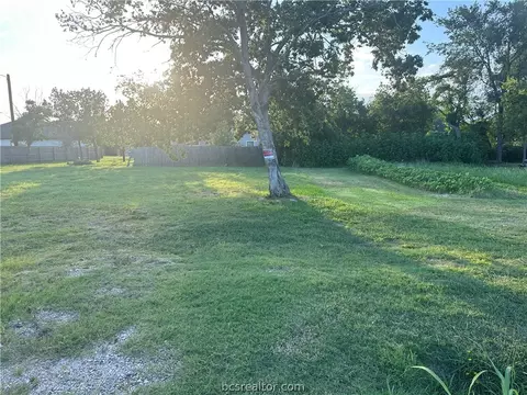 1518 Dansby St, Bryan, TX 77803