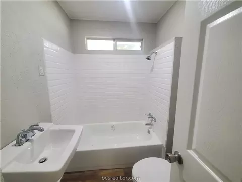 Bath - 1104 E 25th St, Bryan, TX 77803 photo 1 of 1
