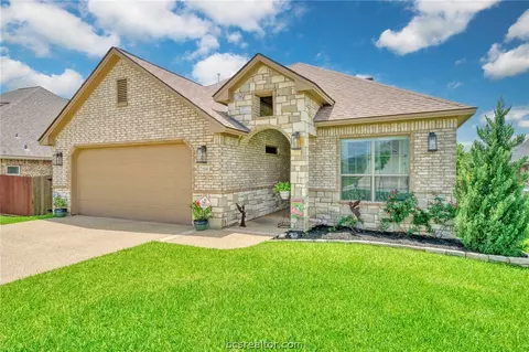 3516 Foxcroft, Bryan, TX 77808