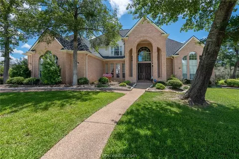 9209 N Lake Forest Ct, College Station, TX 77845