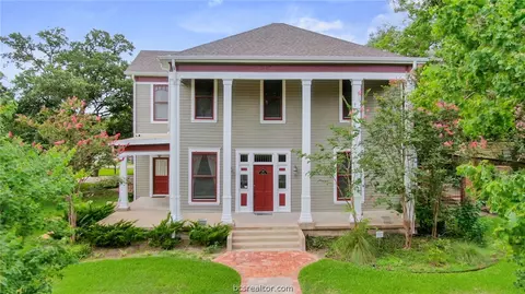 807 E 24th St, Bryan, TX 77803 photo 3