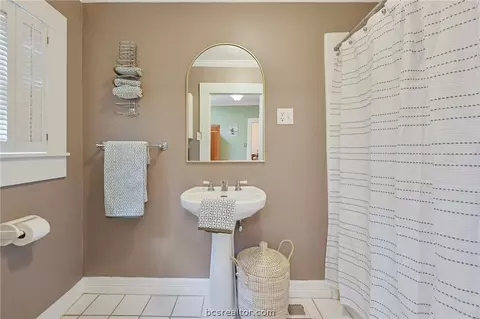 807 E 24th St, Bryan, TX 77803 photo 16