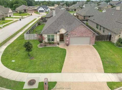 3077 Peterson Cir, Bryan, TX 77802