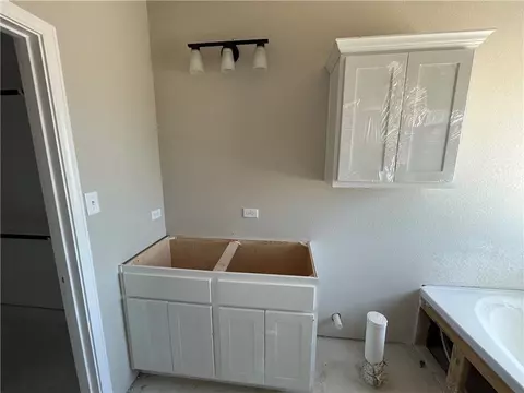 Bath - 2219 Suzy Ct, Bryan, TX 77807 photo 2 of 3