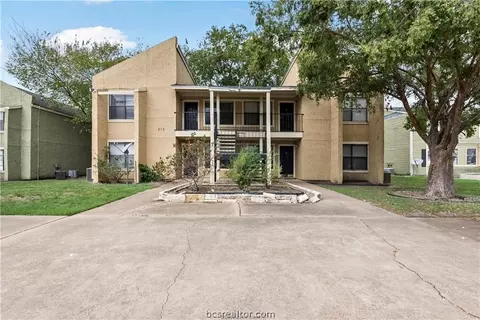 313 Manuel Dr, College Station, TX 77840