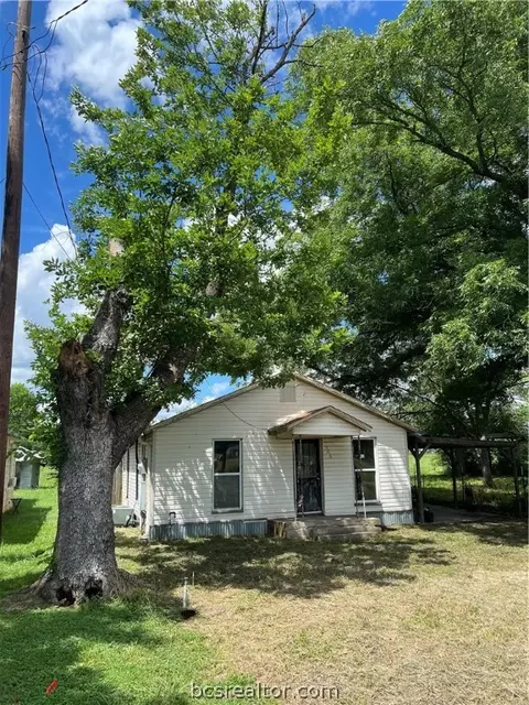 506 E Collins, Bremond, TX 76629