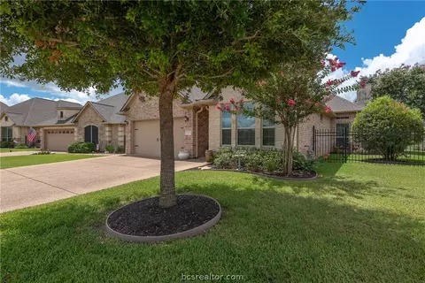 1712 Lakeshore Ct, College Station, TX 77845
