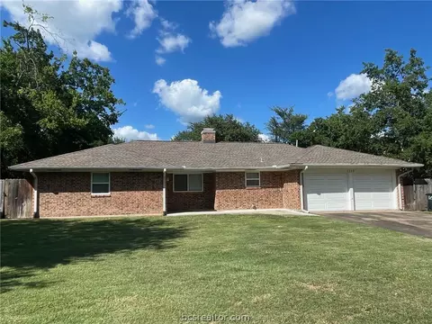 1113 Neal Pickett Dr, College Station, TX 77840