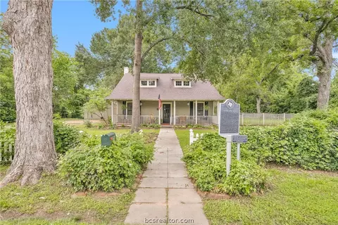 811 Caroline St, Montgomery, TX 77356