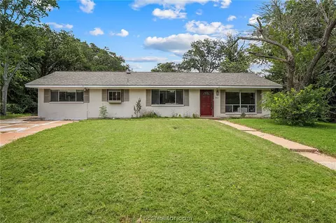 303 Fairway Dr, Bryan, TX 77801