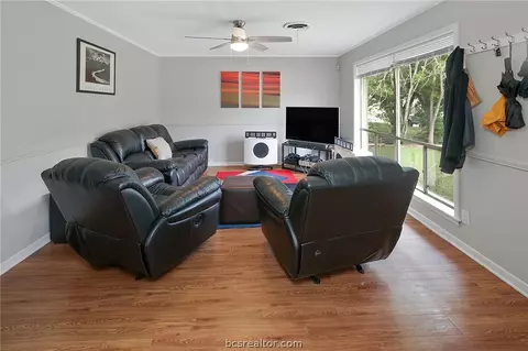 303 Fairway Dr, Bryan, TX 77801 photo 10