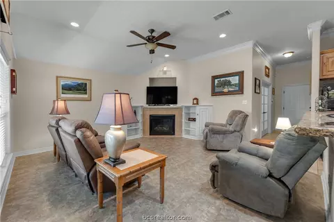 2601 Priscilla Ct, Bryan, TX 77802 photo 4