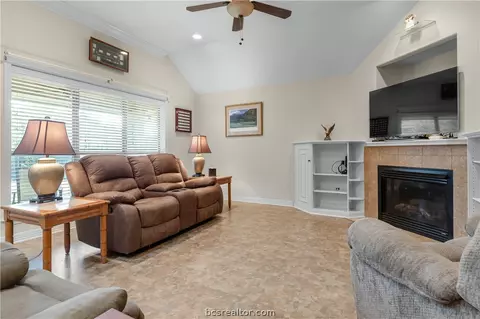 2601 Priscilla Ct, Bryan, TX 77802 photo 2