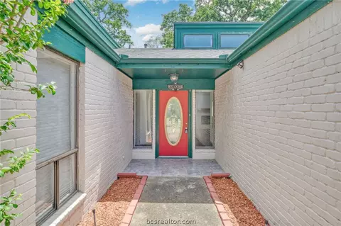 2715 Adrienne Cir, College Station, TX 77845