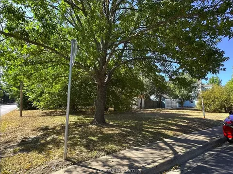 1434 Baker Ave, Bryan, TX 77803