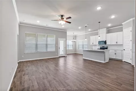 1904 Cambria Dr, Bryan, TX 77807 photo 4