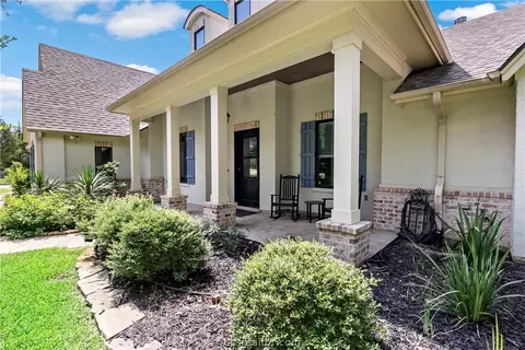 17324 Cheveyo Cv, College Station, TX 77845