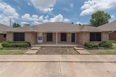 1713 Rock Holw, Bryan, TX 77807