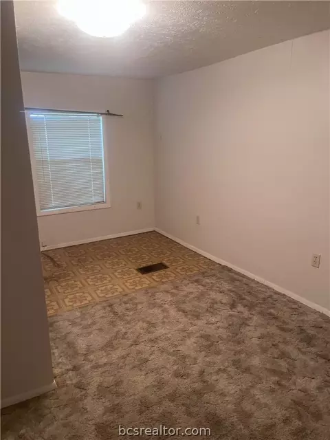 711 N Sharp St, Franklin, TX 77856 photo 12