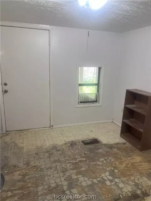 711 N Sharp St, Franklin, TX 77856 photo 32