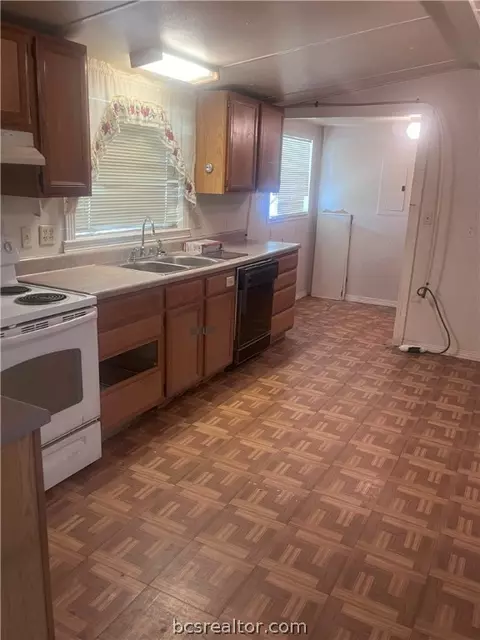 711 N Sharp St, Franklin, TX 77856 photo 8