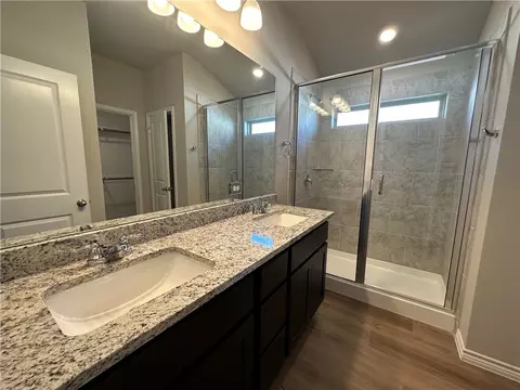 Bath - 2177 Chief St, Bryan, TX 77807 photo 1 of 2