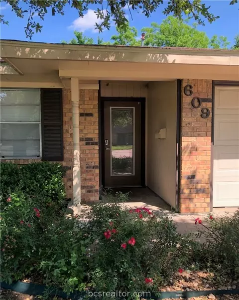 609 Avondale Ave, Bryan, TX 77802 photo 3