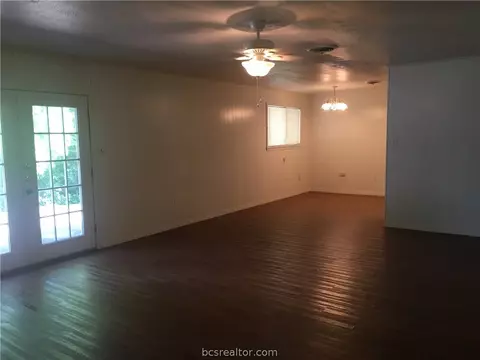 609 Avondale Ave, Bryan, TX 77802 photo 6