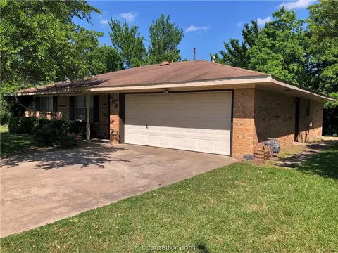 609 Avondale Ave, Bryan, TX 77802 photo 2