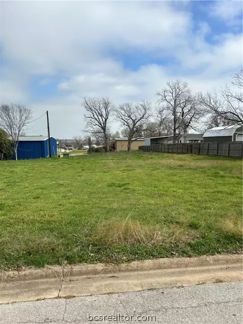 402 N Gray St, Caldwell, TX 77836