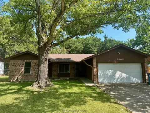 1408 Stacey St, Navasota, TX 77868