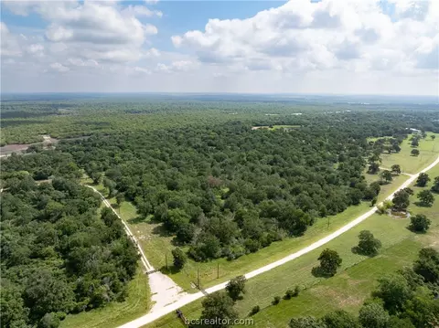1699 Navasota Ridge Navasota Rd, Navasota, TX 77868