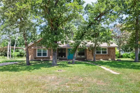 30 Gloccomorra Ln, Hilltop Lakes, TX 77871