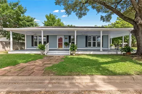 341 9th St, Somerville, TX 77879