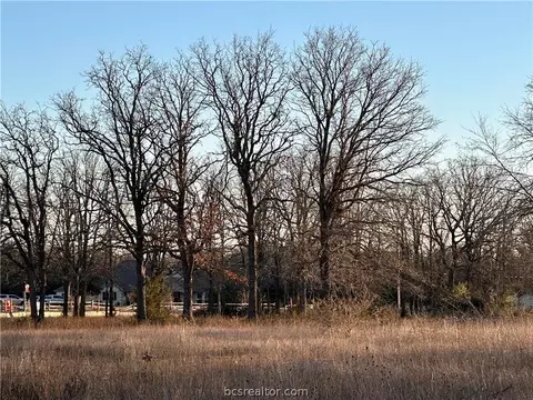 5078 Wallis Rd, Bryan, TX 77808 photo 2