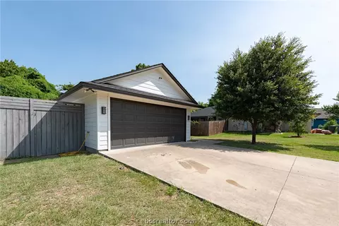 1720 Bridge Meadow Ln, Bryan, TX 77803