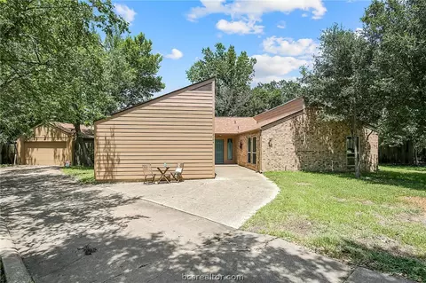 2704 Pierre Pl, College Station, TX 77845