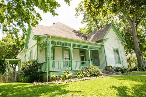 604 Sycamore St, Brenham, TX 77833